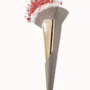 Complex Culture Contour • Blush Brush